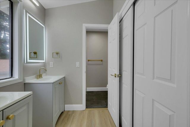 14 Eduardo Ct, Sacramento, CA 95831