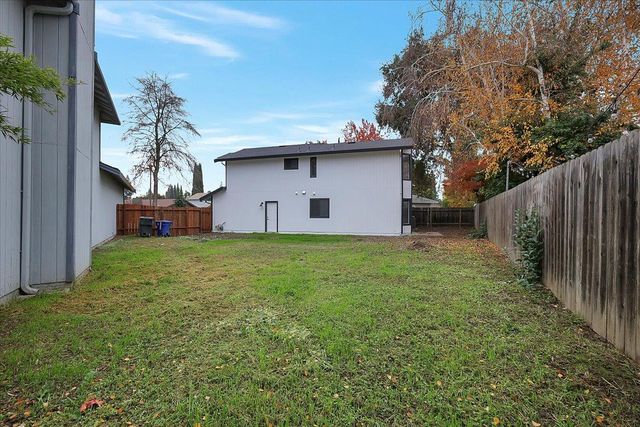 14 Eduardo Ct, Sacramento, CA 95831
