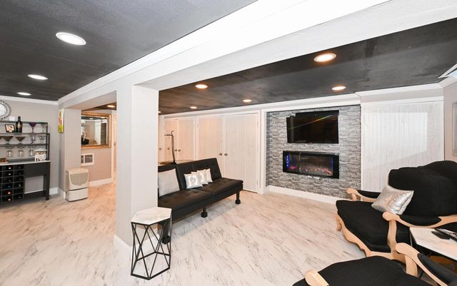 501 Cheyenne DRIVE, Waukesha, WI 53188