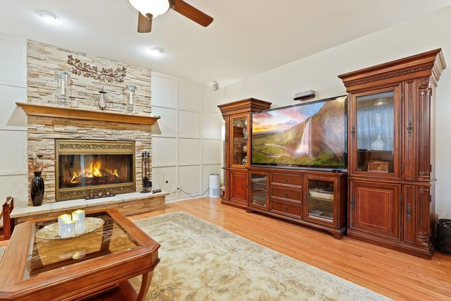 521 Litchfield Way, Oswego, IL 60543