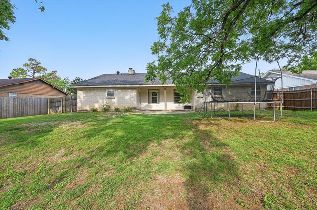 2108 Stonegate Drive N, Bedford, TX 76021