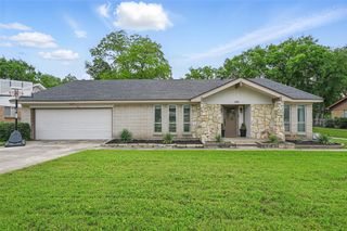 2108 Stonegate Drive N, Bedford, TX 76021