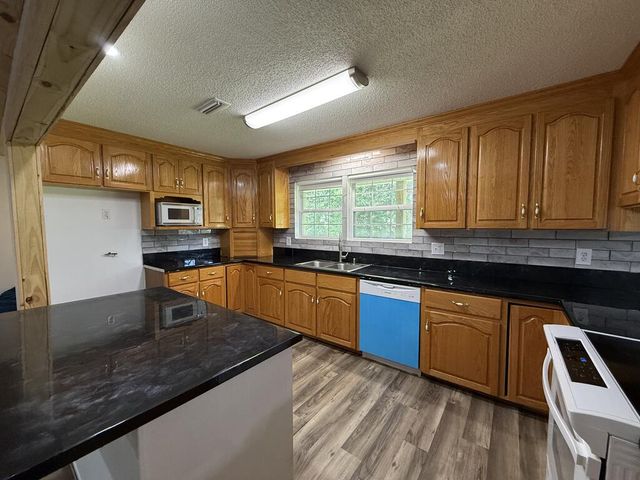 870 D Hodge Road, Cottonwood, AL 36320
