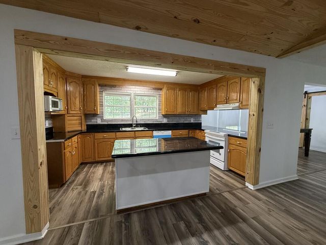 870 D Hodge Road, Cottonwood, AL 36320