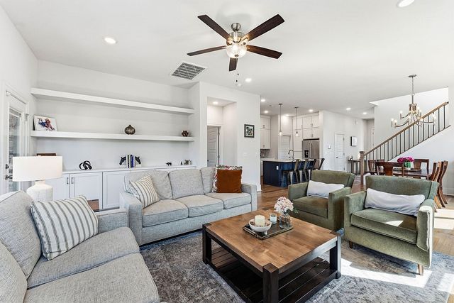 5200 SW Stanford Court, Bentonville, AR 72713