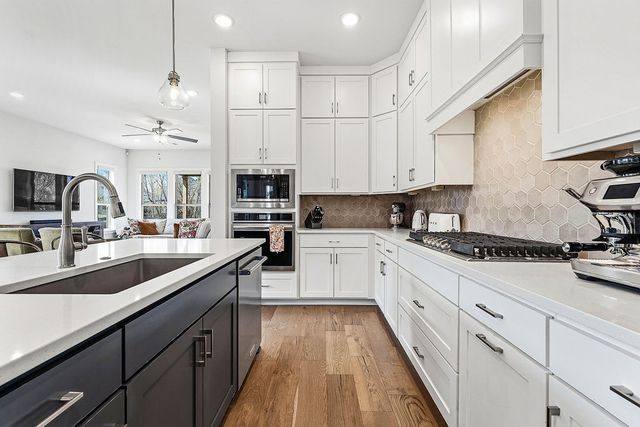 5200 SW Stanford Court, Bentonville, AR 72713