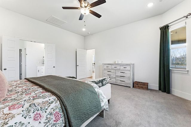 5200 SW Stanford Court, Bentonville, AR 72713