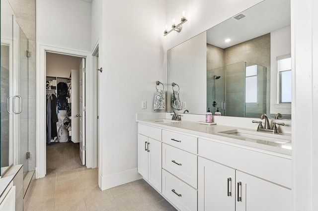 5200 SW Stanford Court, Bentonville, AR 72713