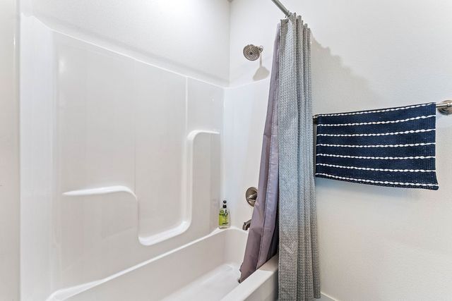 5200 SW Stanford Court, Bentonville, AR 72713