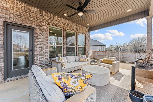 5200 SW Stanford Court, Bentonville, AR 72713