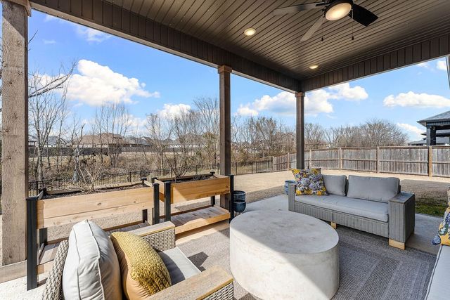 5200 SW Stanford Court, Bentonville, AR 72713