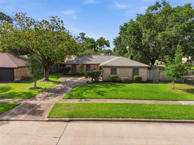 5043 Whispering Falls Drive, Houston, TX 77084