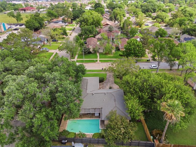 5043 Whispering Falls Drive, Houston, TX 77084