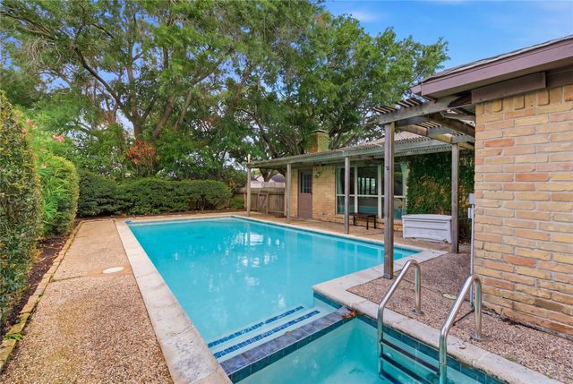 5043 Whispering Falls Drive, Houston, TX 77084