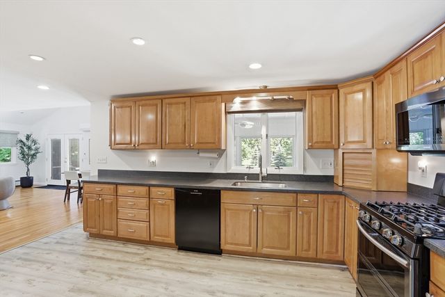 289 Concord Road, Bedford, MA 01730