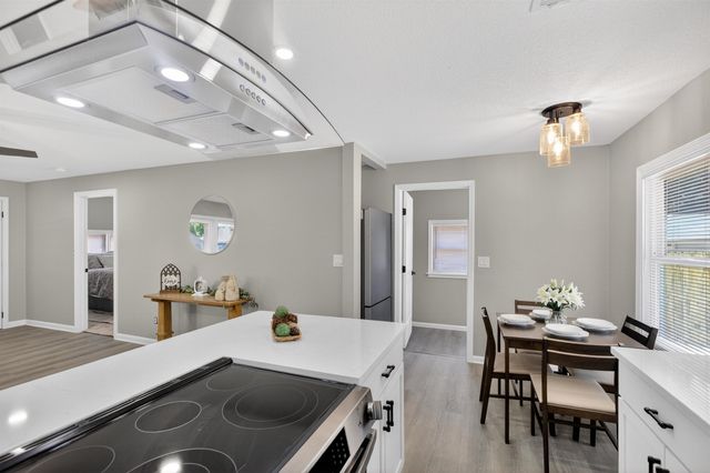 428 E Bridge St, Mulvane, KS 67110