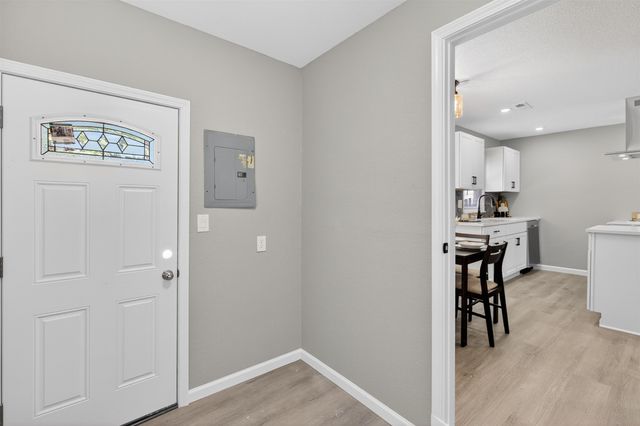 428 E Bridge St, Mulvane, KS 67110