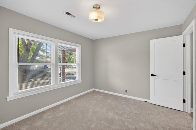428 E Bridge St, Mulvane, KS 67110