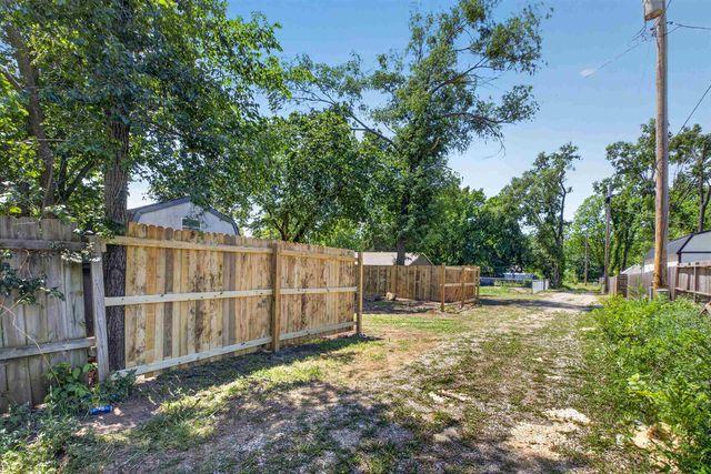 428 E Bridge St, Mulvane, KS 67110