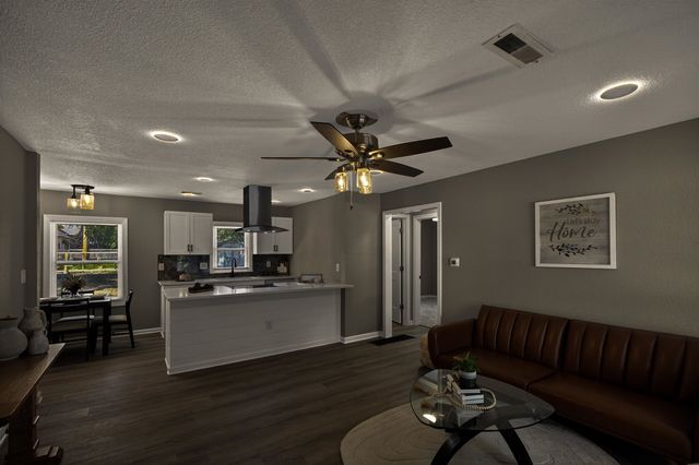 428 E Bridge St, Mulvane, KS 67110