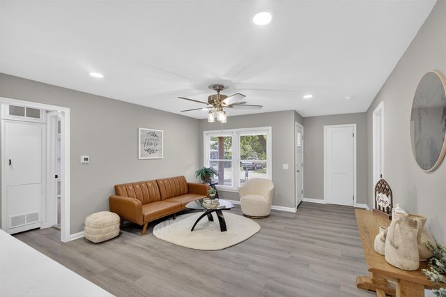 428 E Bridge St, Mulvane, KS 67110