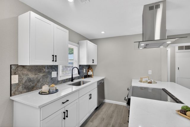 428 E Bridge St, Mulvane, KS 67110