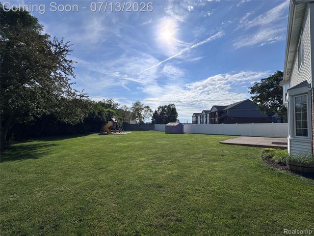 35601 Ashford Drive, Sterling Heights, MI 48312