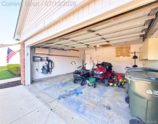 35601 Ashford Drive, Sterling Heights, MI 48312