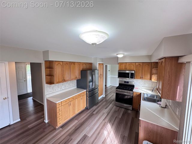 35601 Ashford Drive, Sterling Heights, MI 48312