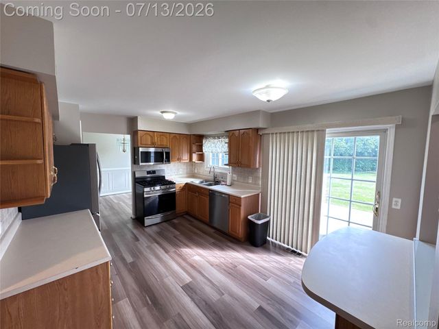 35601 Ashford Drive, Sterling Heights, MI 48312