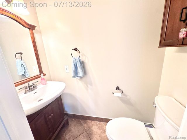 35601 Ashford Drive, Sterling Heights, MI 48312