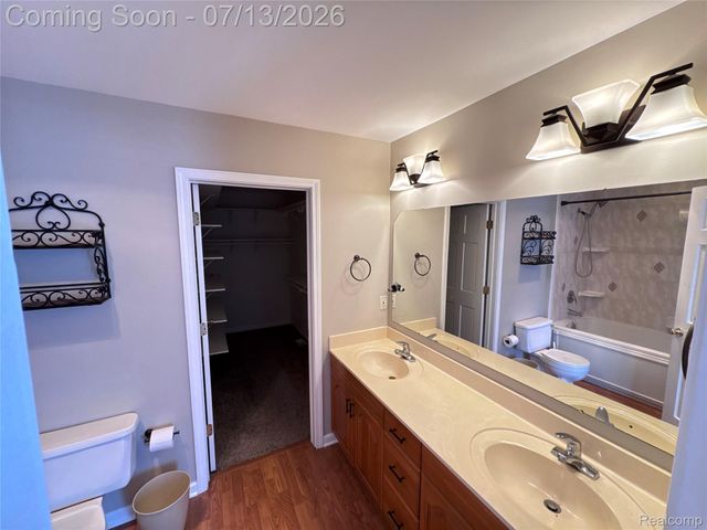 35601 Ashford Drive, Sterling Heights, MI 48312