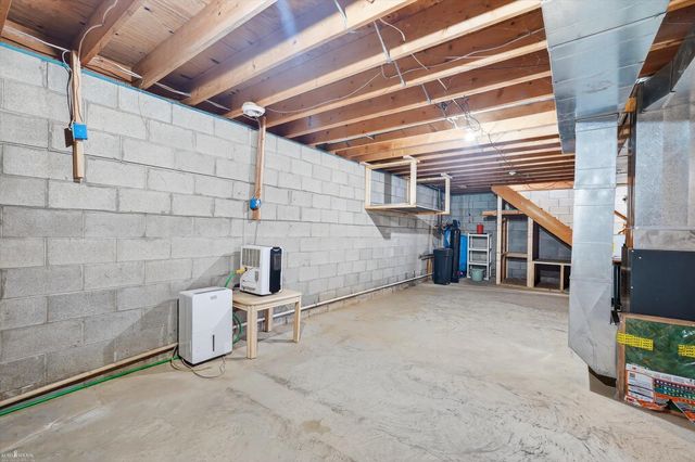 424 Fairview Avenue, Caledonia Twp, MI 48867