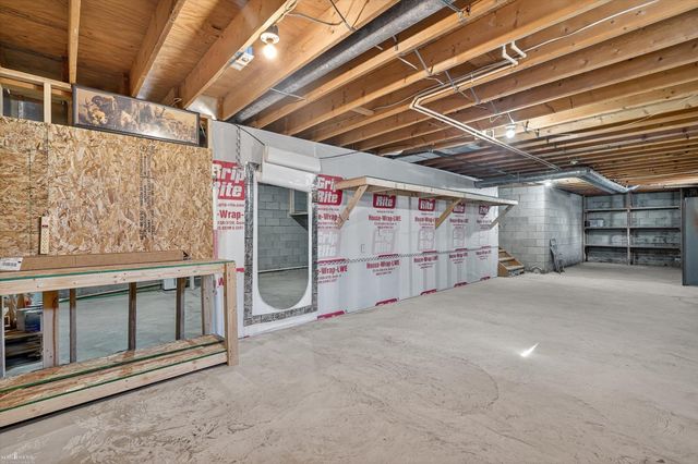 424 Fairview Avenue, Caledonia Twp, MI 48867