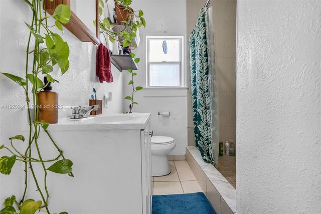 2271 SW 11th St, Miami, FL 33135