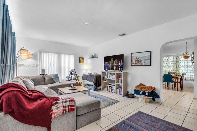 2271 SW 11th St, Miami, FL 33135