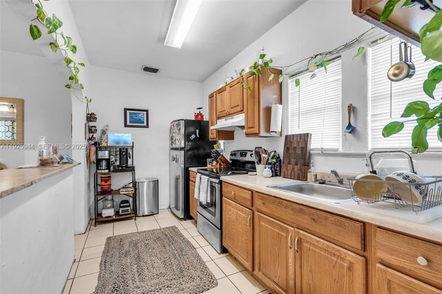 2271 SW 11th St, Miami, FL 33135