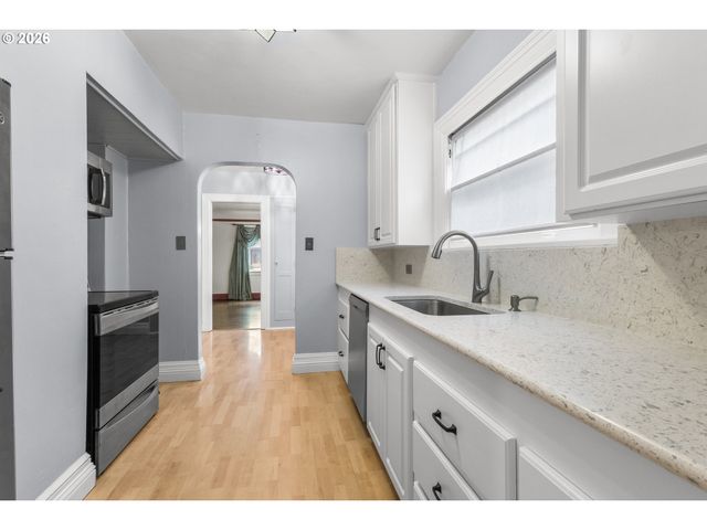 2144 N WEBSTER St, Portland, OR 97217