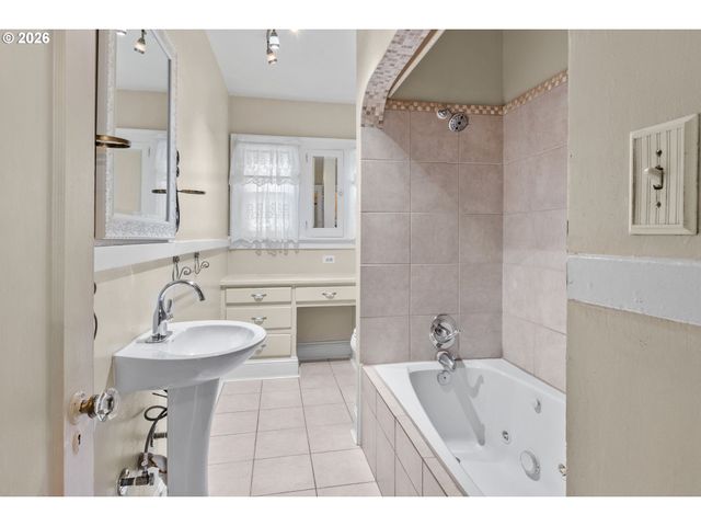 2144 N WEBSTER St, Portland, OR 97217