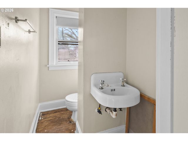 2144 N WEBSTER St, Portland, OR 97217