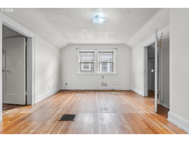 2144 N WEBSTER St, Portland, OR 97217