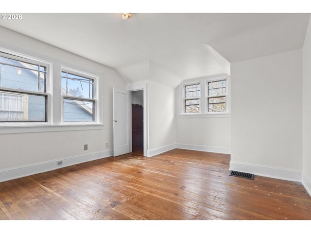 2144 N WEBSTER St, Portland, OR 97217