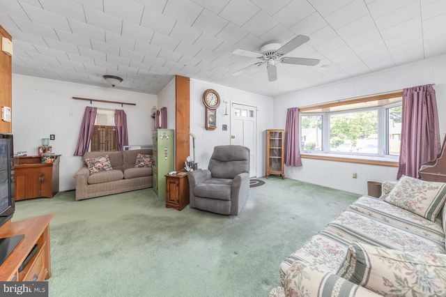 192 S ROOSEVELT CT, West Deptford, NJ 08086