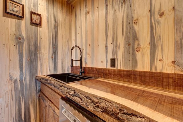 187 Briar Woods Lane, Blue Ridge, GA 30513