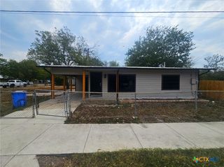 753 San Antonio Ave, Seguin, TX 78155