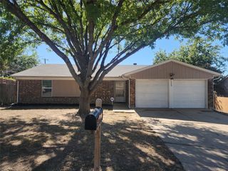 5325 Weddington Court, Fort Worth, TX 76133