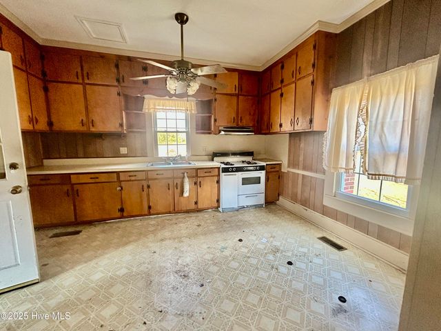 1097 James Street, Robersonville, NC 27871