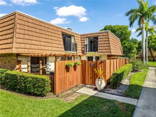 9109 SW 20th St, Davie, FL 33324
