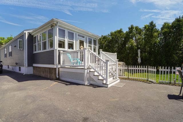 58 Sylvia St, New Bedford, MA 02745