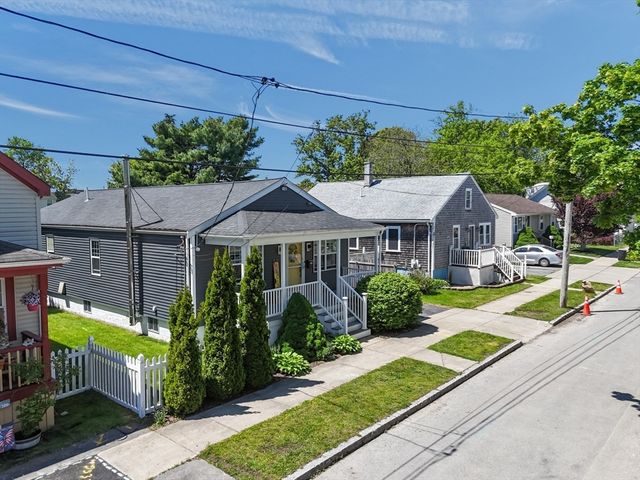 58 Sylvia St, New Bedford, MA 02745